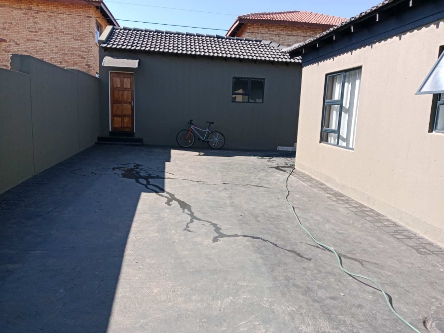 3 Bedroom Property for Sale in Lenasia South Ext 4 Gauteng