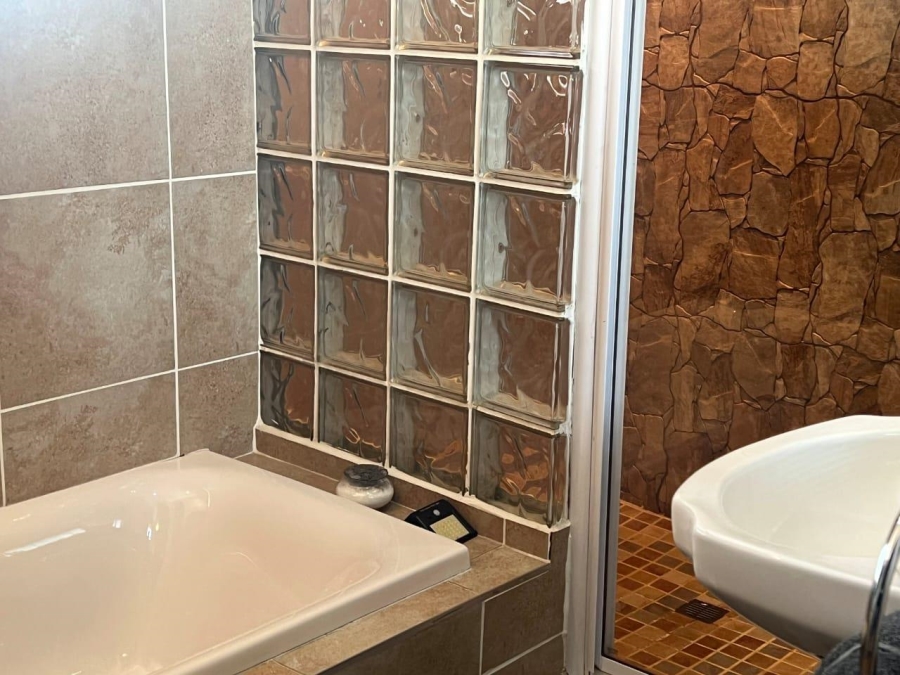 3 Bedroom Property for Sale in Brackenhurst Gauteng