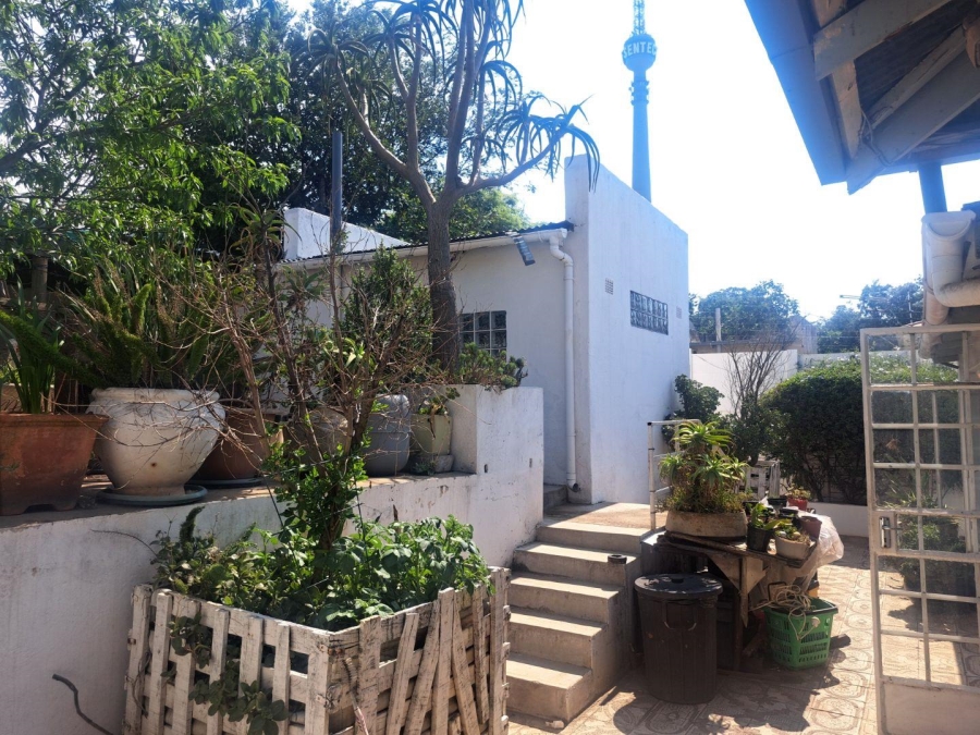 8 Bedroom Property for Sale in Brixton Gauteng