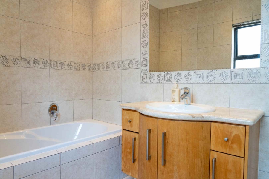 4 Bedroom Property for Sale in Bassonia Estate Gauteng