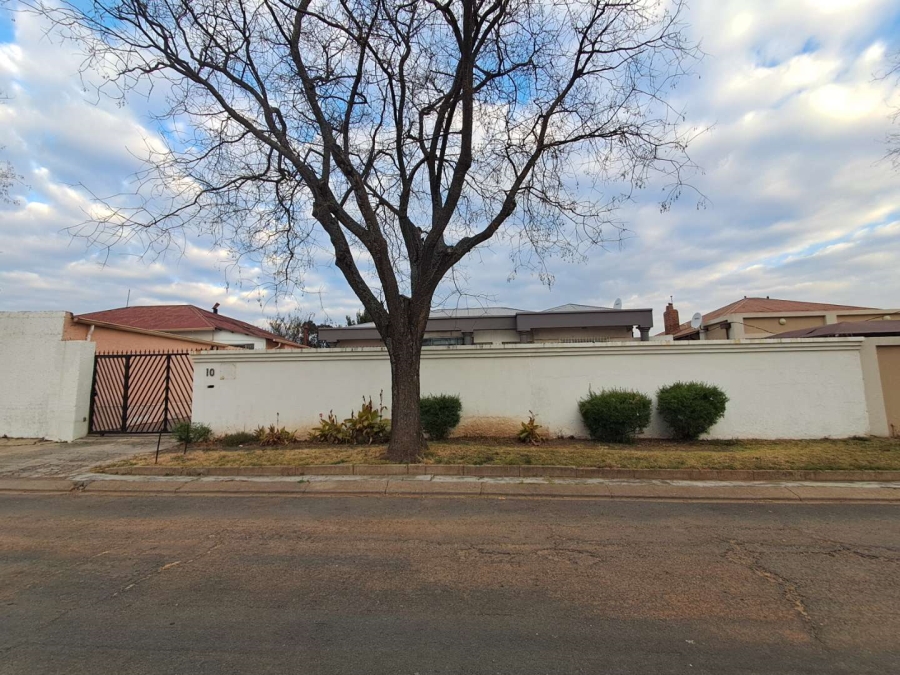 4 Bedroom Property for Sale in The Hill Gauteng