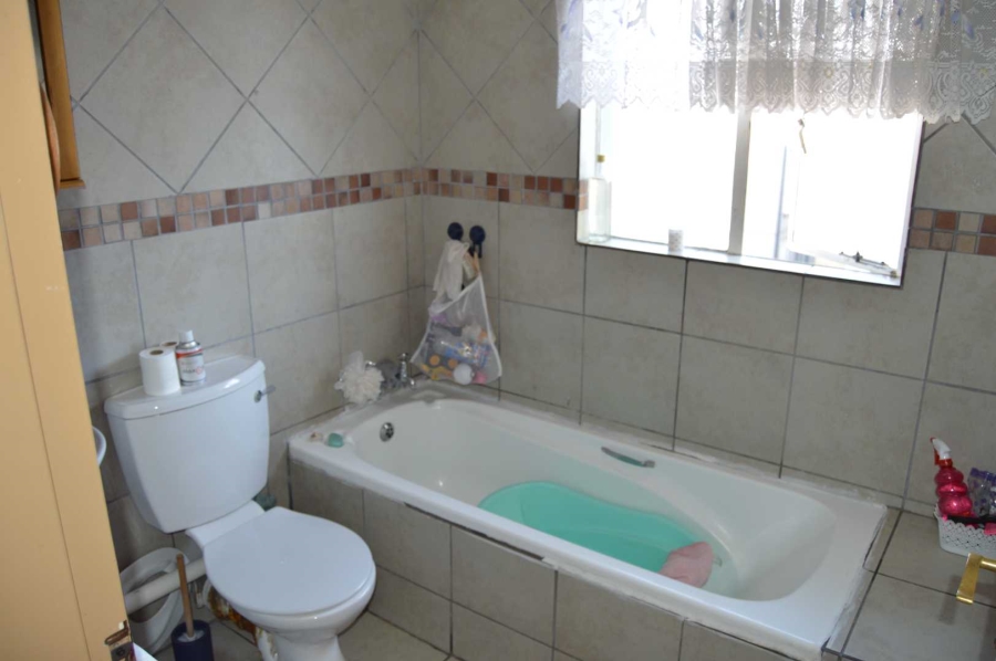 2 Bedroom Property for Sale in Verwoerdpark Gauteng
