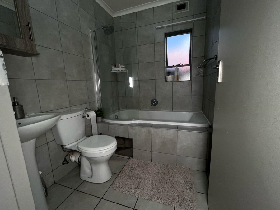 2 Bedroom Property for Sale in Heuweloord Gauteng