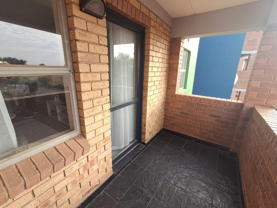 2 Bedroom Property for Sale in Heuweloord Gauteng
