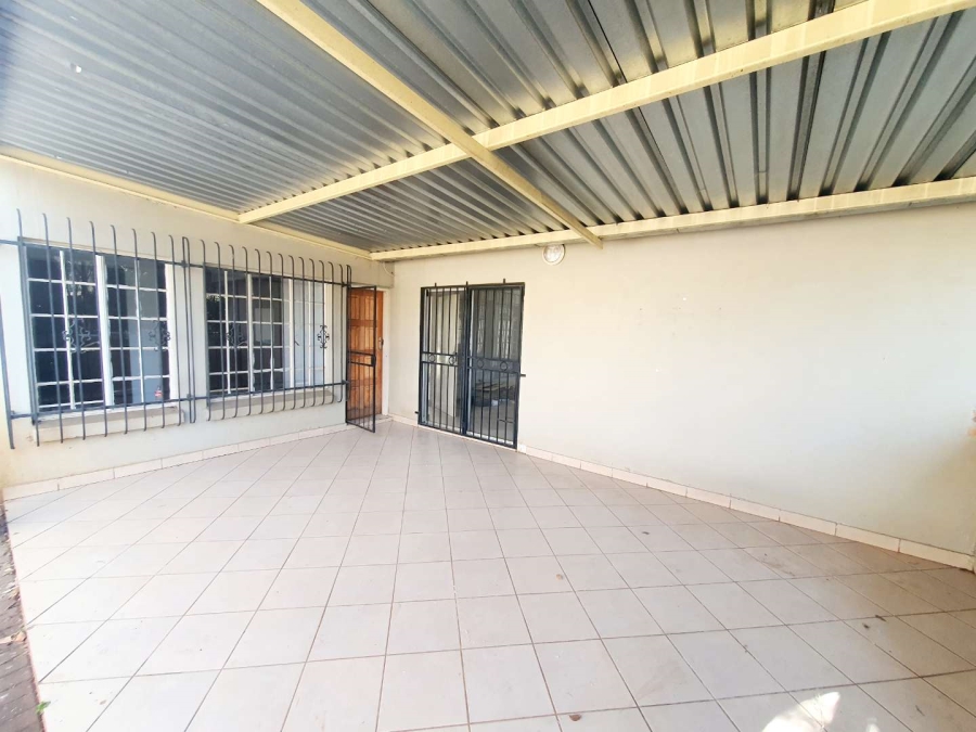 To Let 2 Bedroom Property for Rent in Wierdapark Gauteng