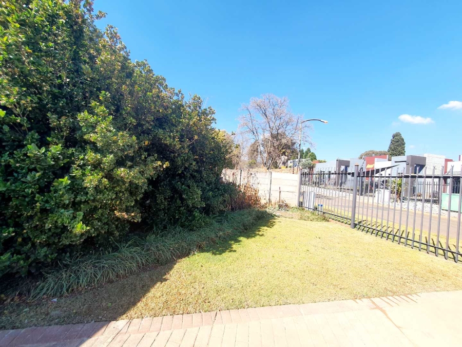 To Let 2 Bedroom Property for Rent in Wierdapark Gauteng