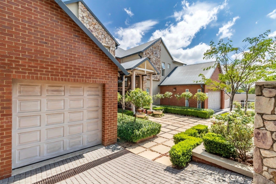 5 Bedroom Property for Sale in Waterfall Country Estate Gauteng