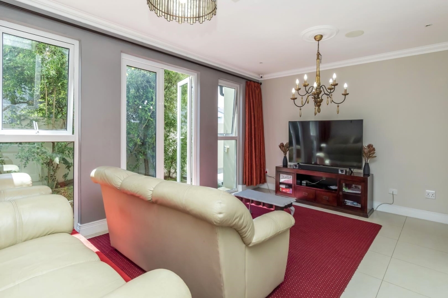 5 Bedroom Property for Sale in Waterfall Country Estate Gauteng