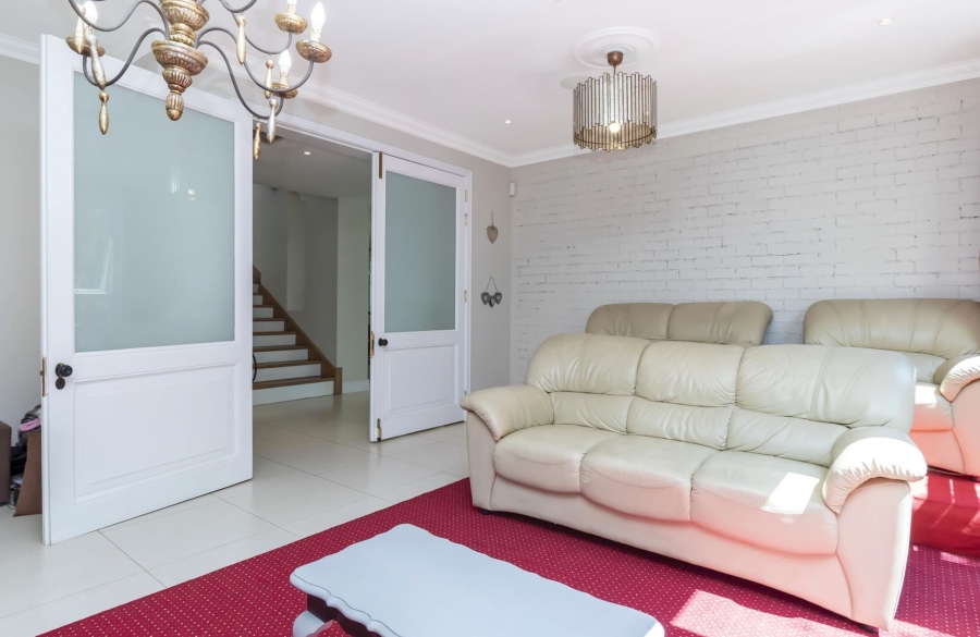 5 Bedroom Property for Sale in Waterfall Country Estate Gauteng