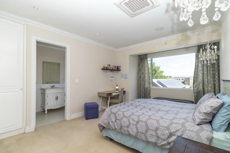 5 Bedroom Property for Sale in Waterfall Country Estate Gauteng
