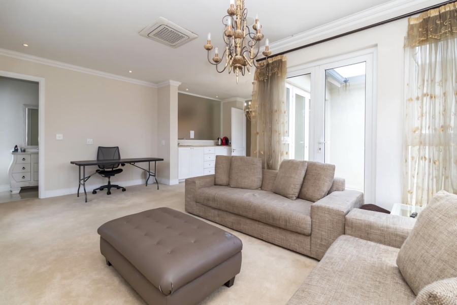 5 Bedroom Property for Sale in Waterfall Country Estate Gauteng