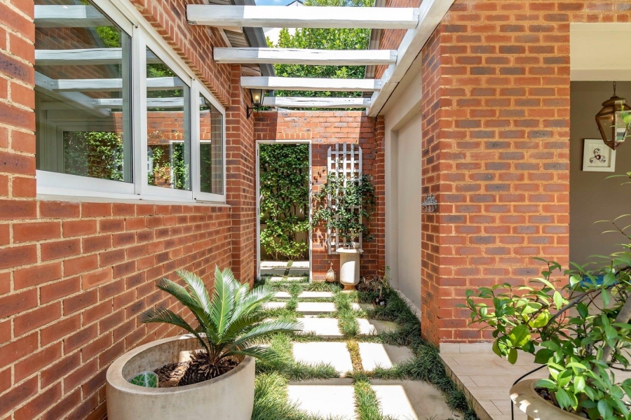5 Bedroom Property for Sale in Waterfall Country Estate Gauteng