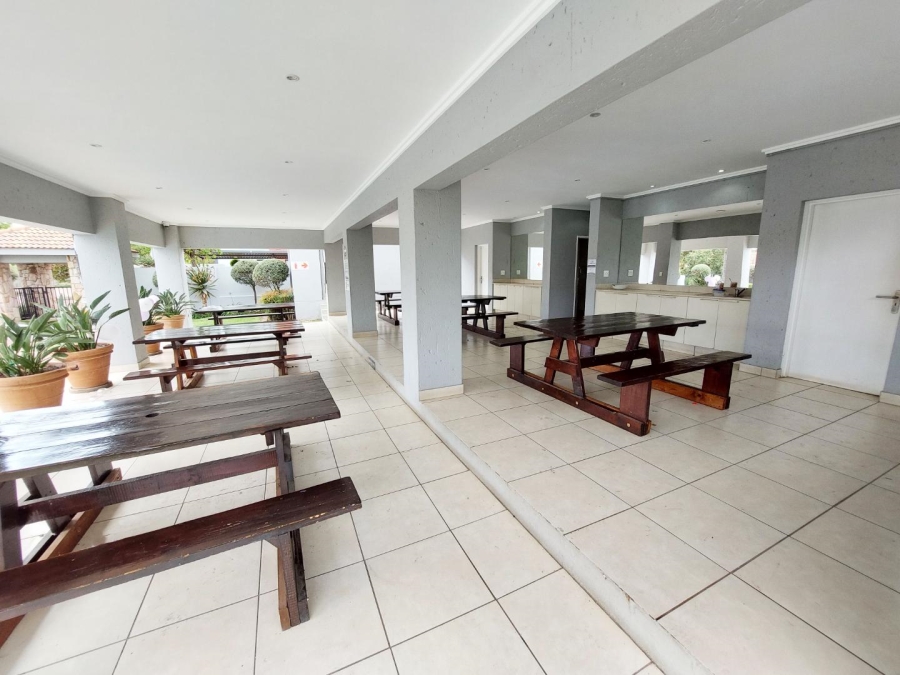 2 Bedroom Property for Sale in Barbeque Downs Gauteng