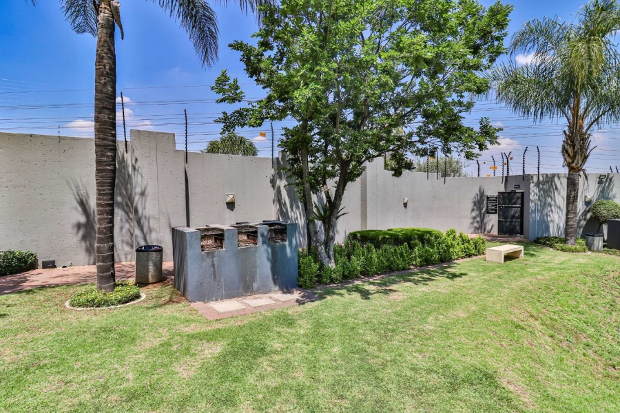 2 Bedroom Property for Sale in Barbeque Downs Gauteng