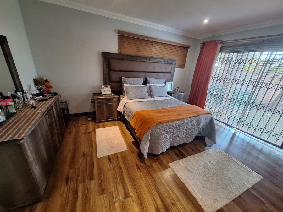 To Let 4 Bedroom Property for Rent in Constantia Kloof Gauteng