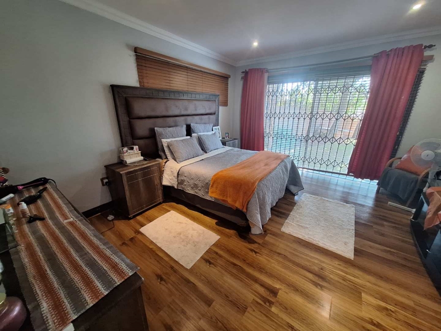 To Let 4 Bedroom Property for Rent in Constantia Kloof Gauteng