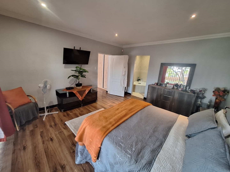 To Let 4 Bedroom Property for Rent in Constantia Kloof Gauteng