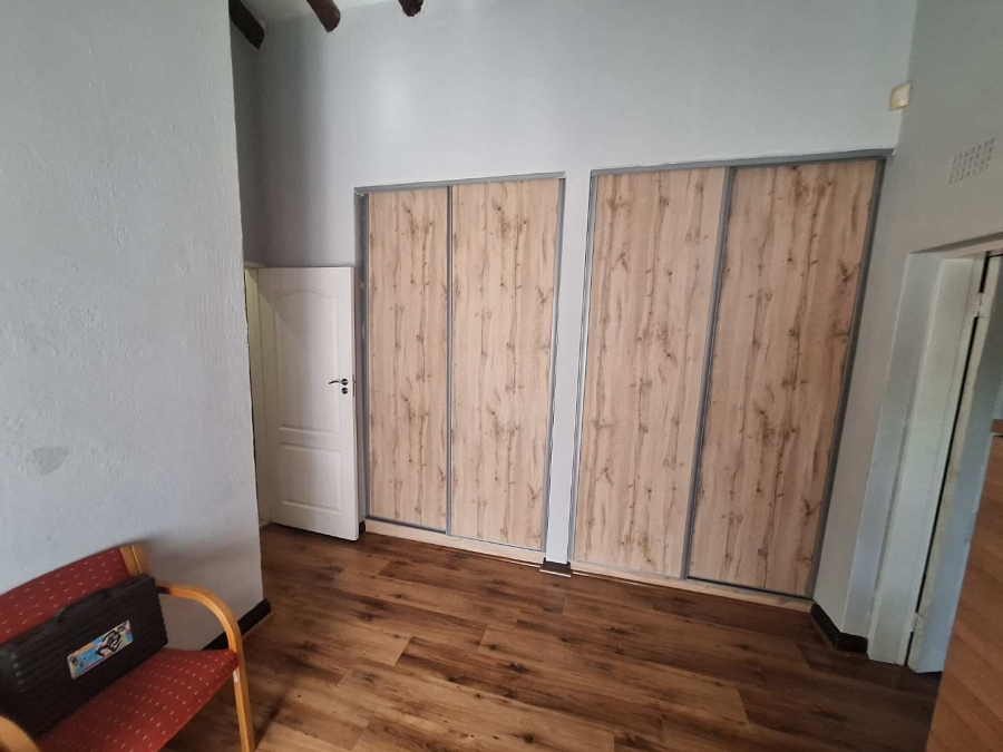 To Let 4 Bedroom Property for Rent in Constantia Kloof Gauteng