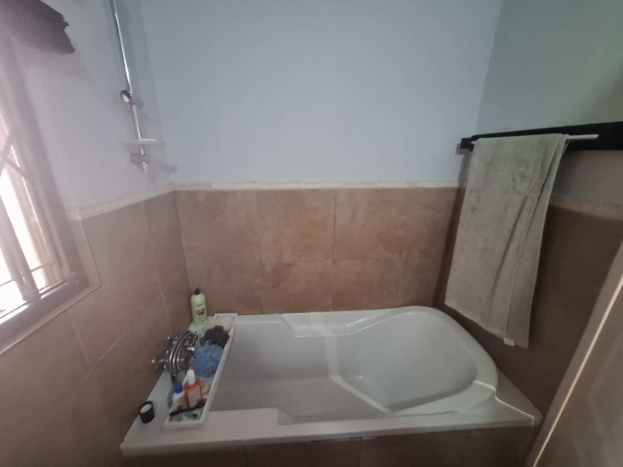 To Let 4 Bedroom Property for Rent in Constantia Kloof Gauteng