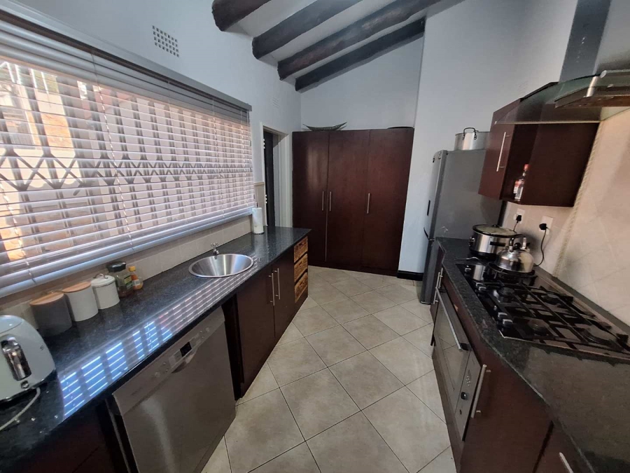 To Let 4 Bedroom Property for Rent in Constantia Kloof Gauteng