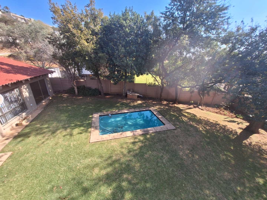 To Let 4 Bedroom Property for Rent in Constantia Kloof Gauteng