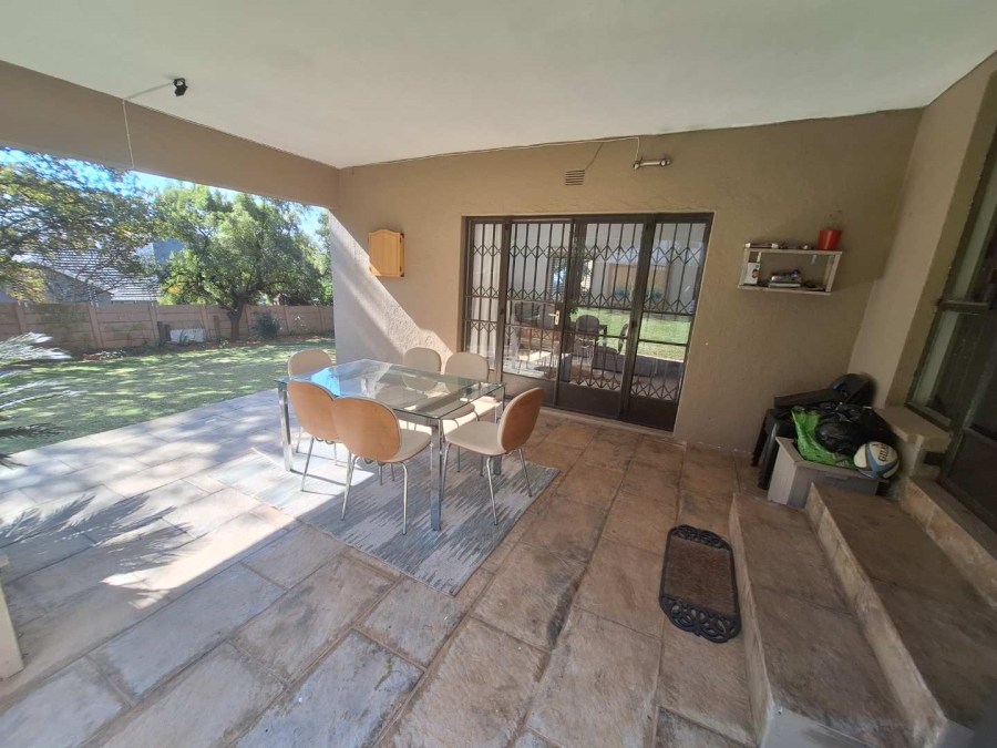 To Let 4 Bedroom Property for Rent in Constantia Kloof Gauteng