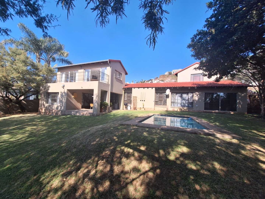 To Let 4 Bedroom Property for Rent in Constantia Kloof Gauteng