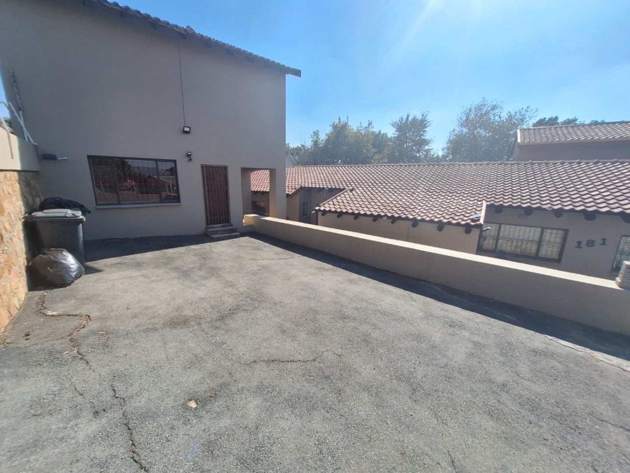 To Let 4 Bedroom Property for Rent in Constantia Kloof Gauteng