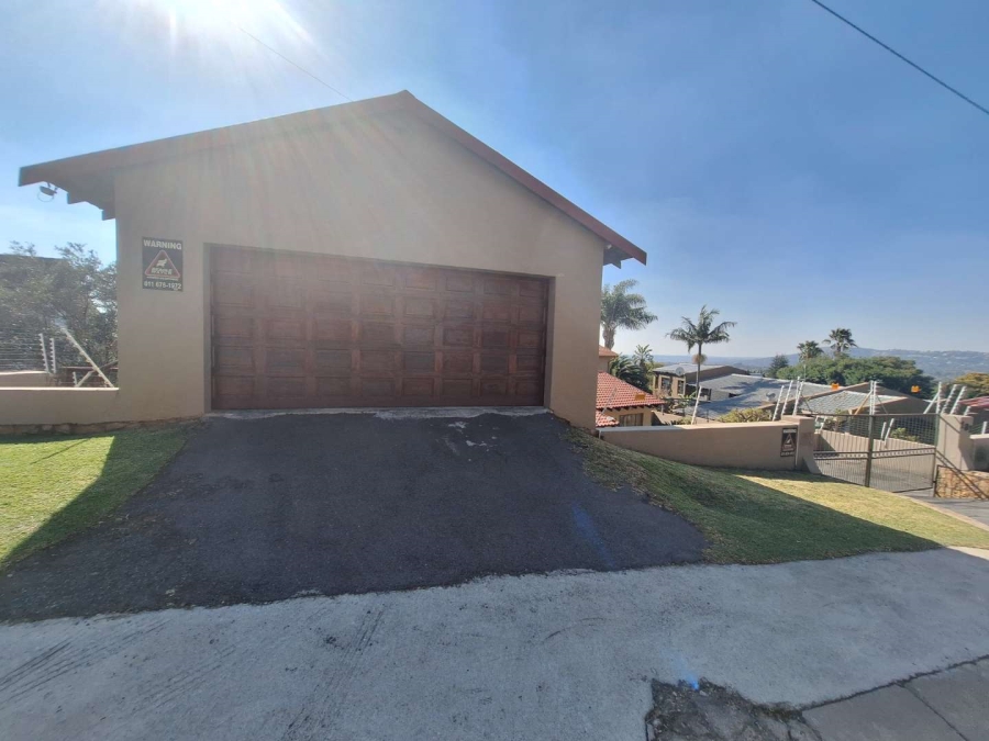 To Let 4 Bedroom Property for Rent in Constantia Kloof Gauteng