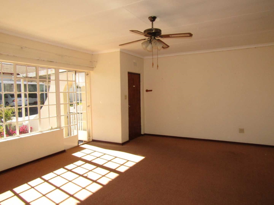 2 Bedroom Property for Sale in Helderkruin Gauteng