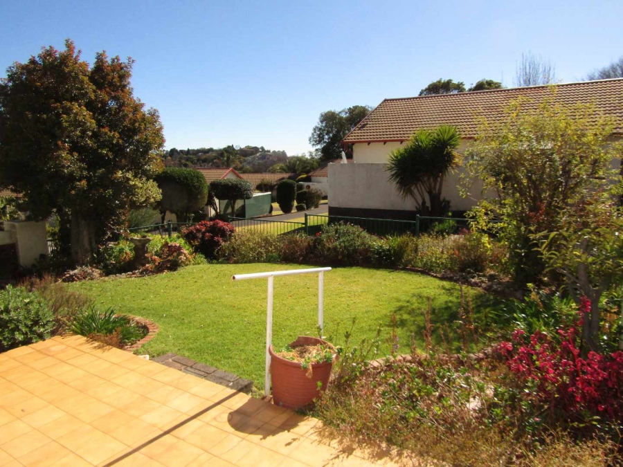 2 Bedroom Property for Sale in Helderkruin Gauteng