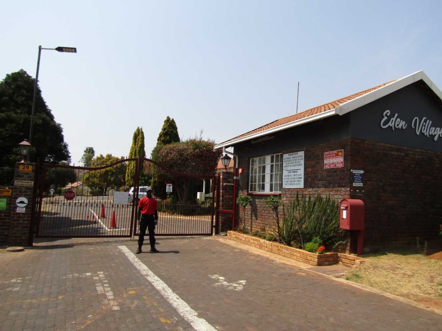 2 Bedroom Property for Sale in Helderkruin Gauteng