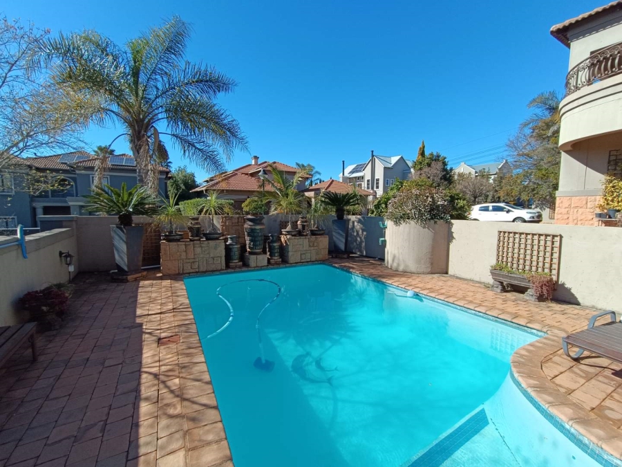 5 Bedroom Property for Sale in Midstream Estate Gauteng