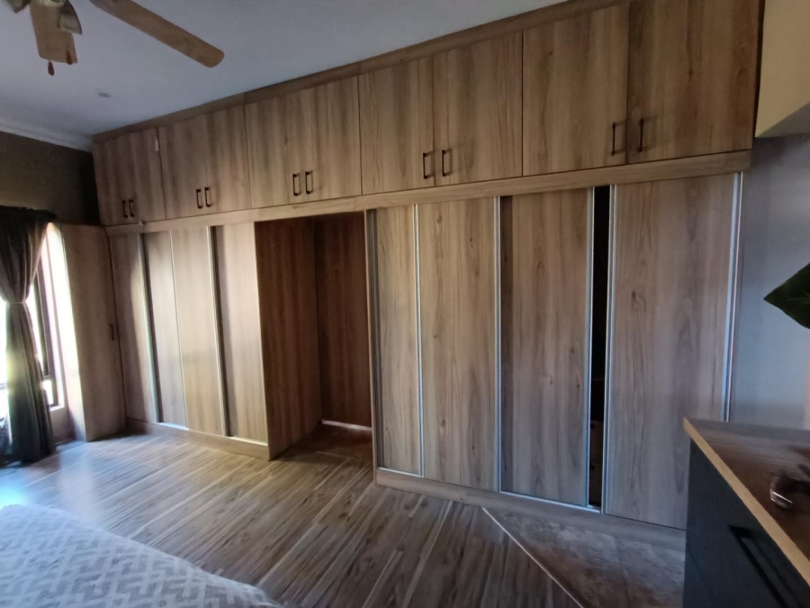 5 Bedroom Property for Sale in Midstream Estate Gauteng