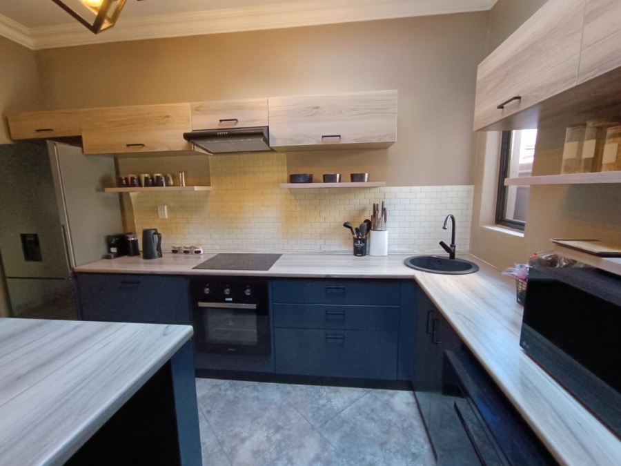 5 Bedroom Property for Sale in Midstream Estate Gauteng