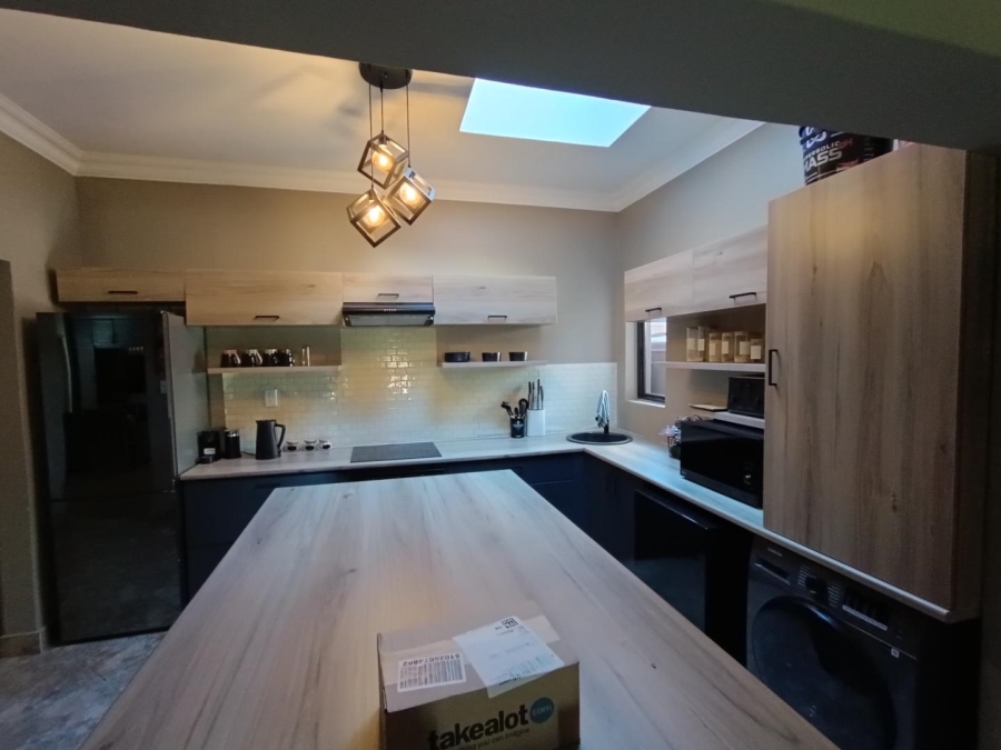 5 Bedroom Property for Sale in Midstream Estate Gauteng
