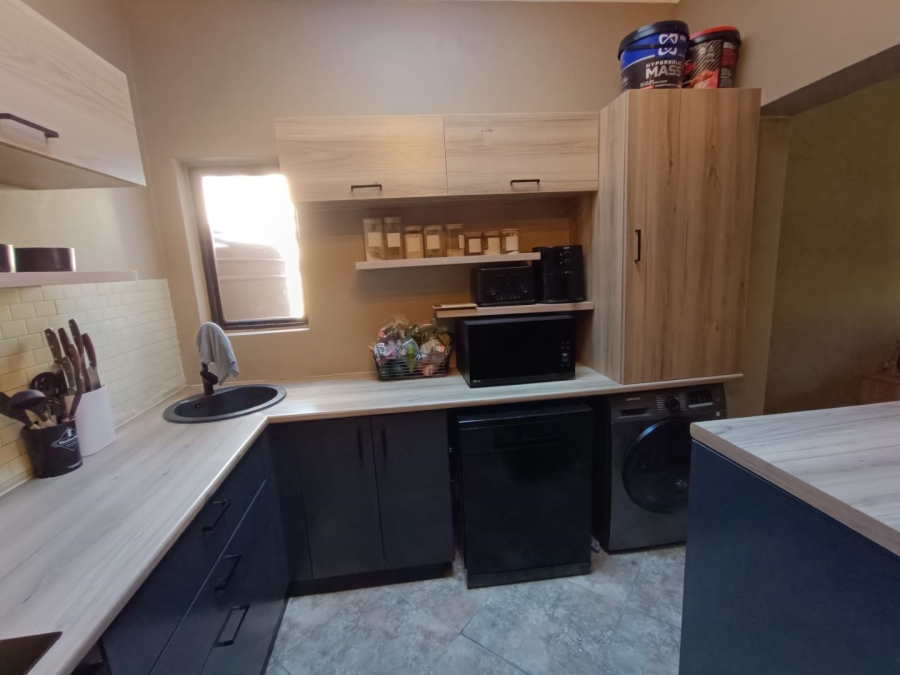 5 Bedroom Property for Sale in Midstream Estate Gauteng