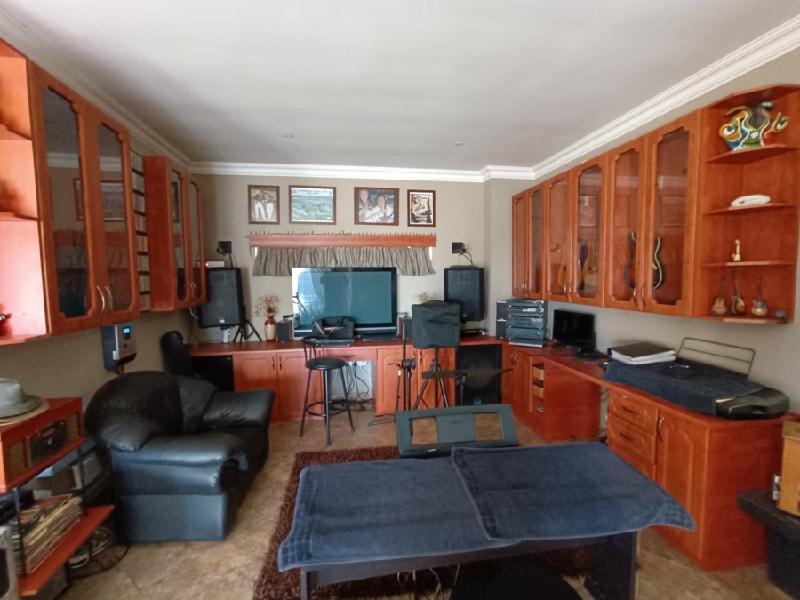 5 Bedroom Property for Sale in Midstream Estate Gauteng