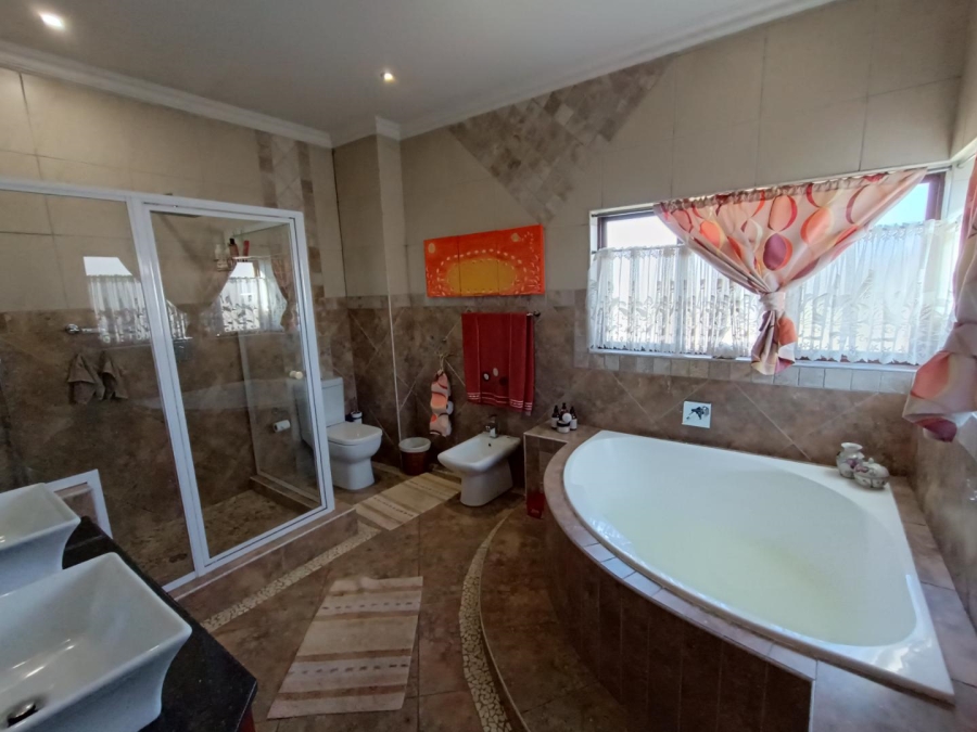 5 Bedroom Property for Sale in Midstream Estate Gauteng