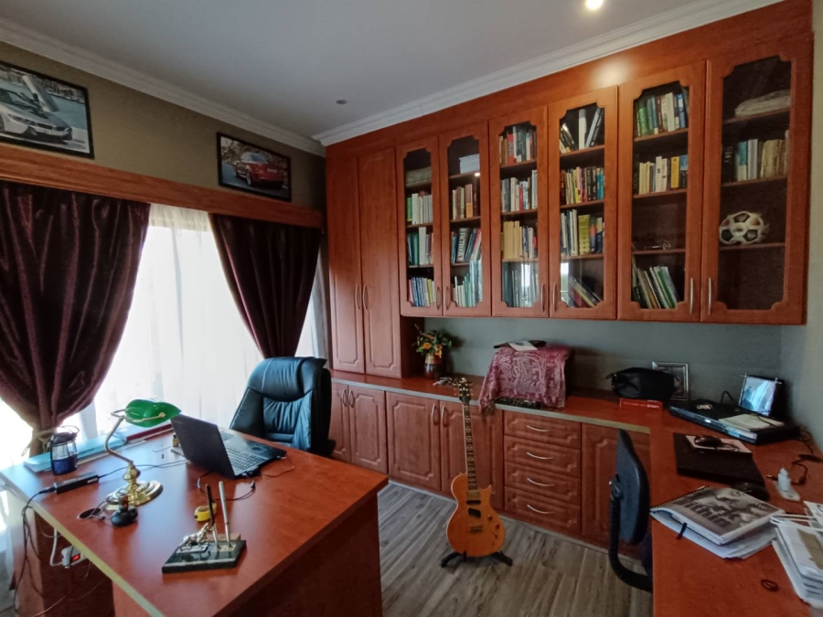 5 Bedroom Property for Sale in Midstream Estate Gauteng
