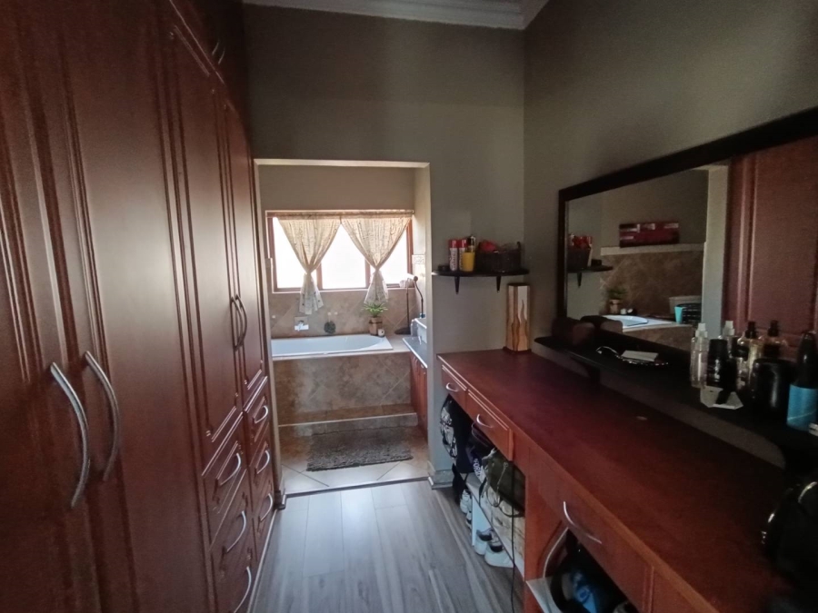 5 Bedroom Property for Sale in Midstream Estate Gauteng