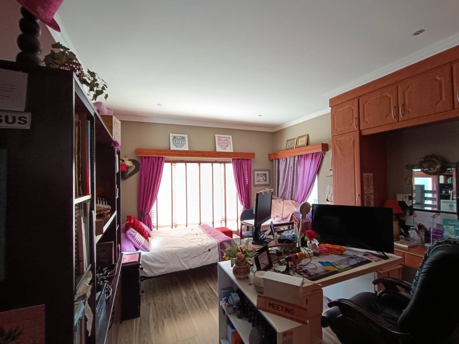 5 Bedroom Property for Sale in Midstream Estate Gauteng