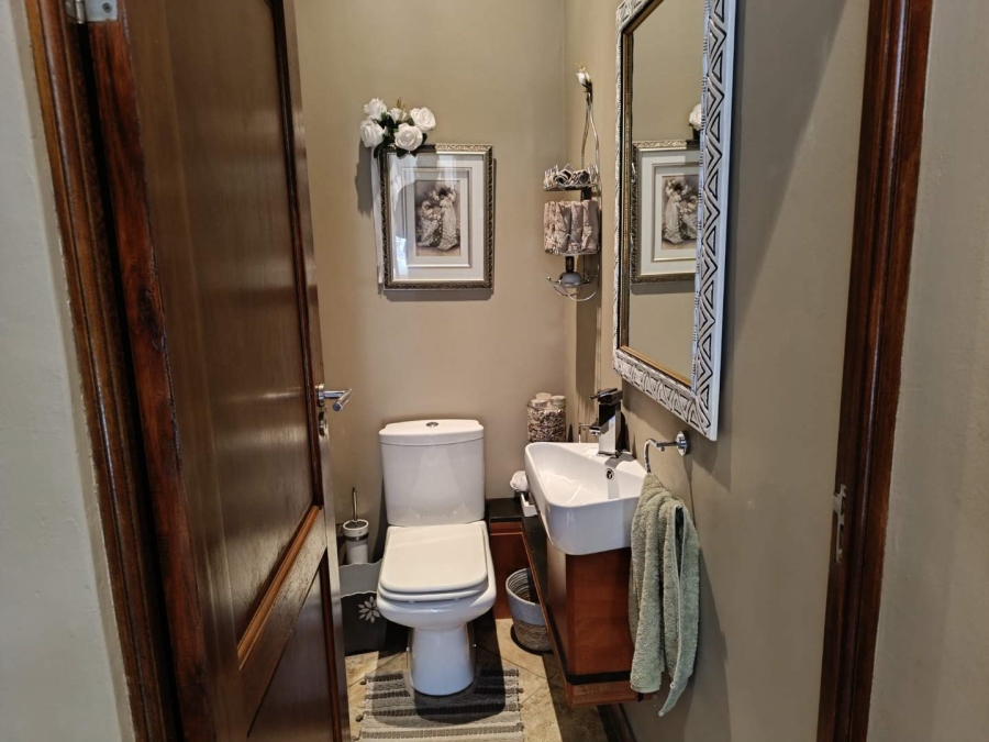 5 Bedroom Property for Sale in Midstream Estate Gauteng