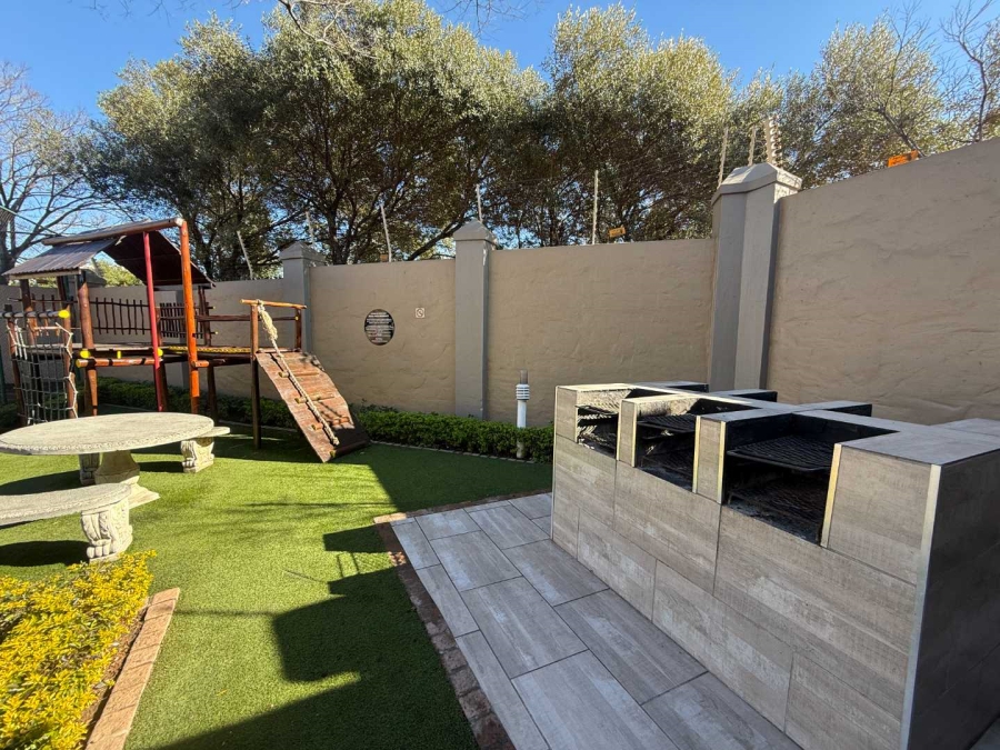 To Let 1 Bedroom Property for Rent in Lonehill Gauteng