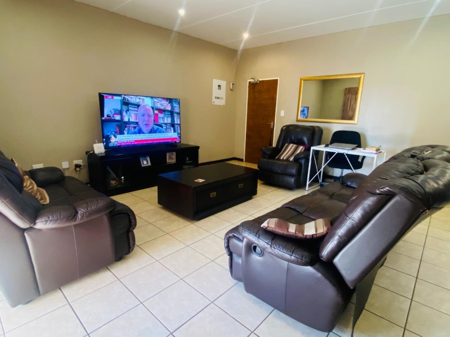 3 Bedroom Property for Sale in Wilgeheuwel Gauteng