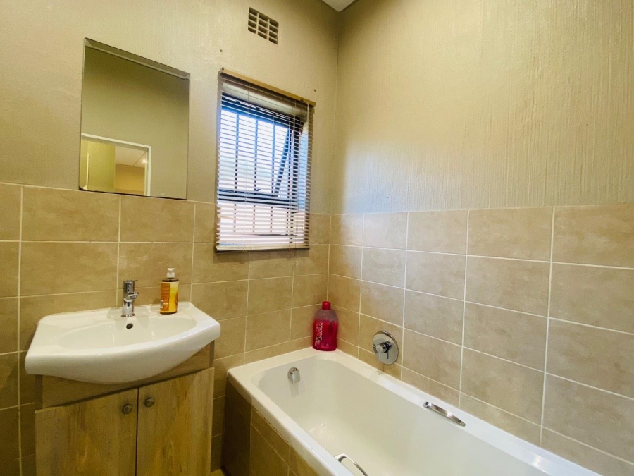 3 Bedroom Property for Sale in Wilgeheuwel Gauteng