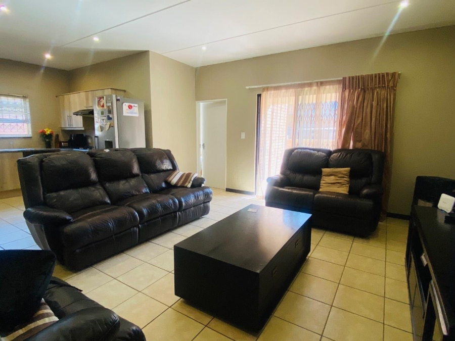 3 Bedroom Property for Sale in Wilgeheuwel Gauteng