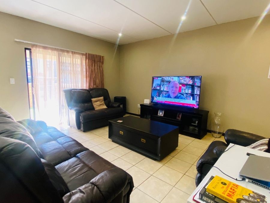 3 Bedroom Property for Sale in Wilgeheuwel Gauteng