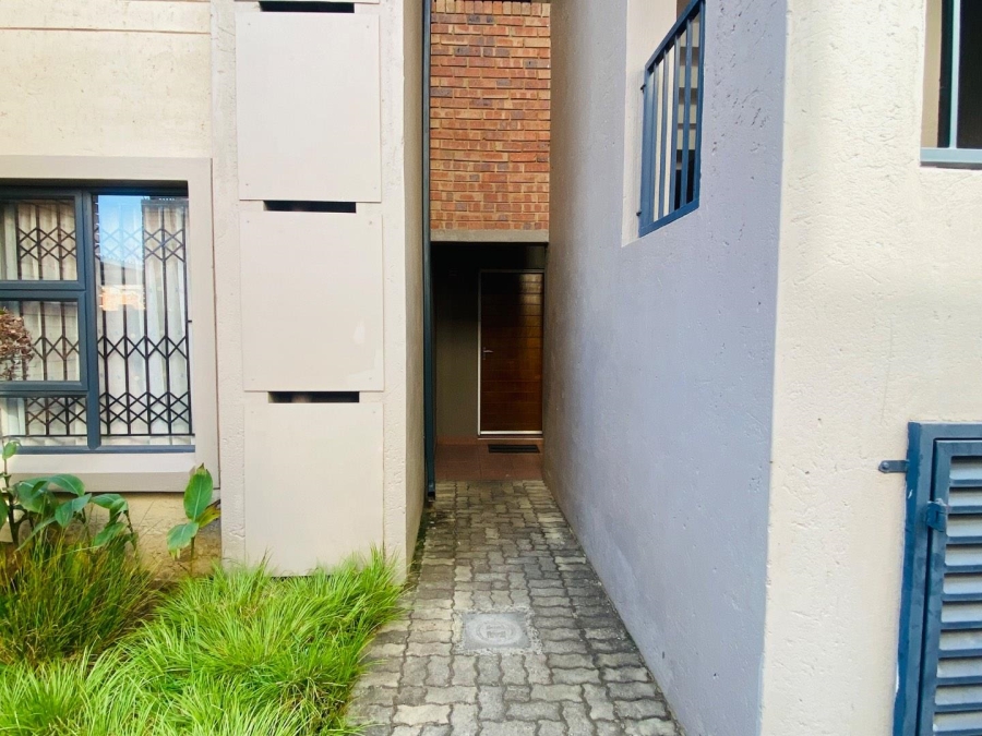 3 Bedroom Property for Sale in Wilgeheuwel Gauteng