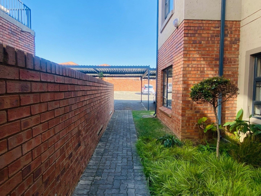 3 Bedroom Property for Sale in Wilgeheuwel Gauteng